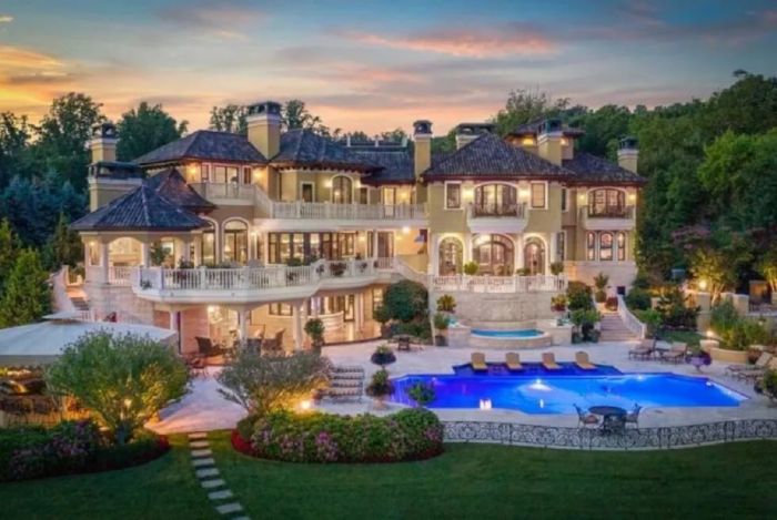 The $17.5M Villa Paradiso Mansion Boasts 200 Feet Of Private Waterfront