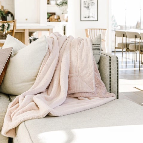 How to Care for Warm Blankets to Maintain Softness and Heat