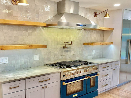 Why 42 Inch Range Hoods Are Ideal for Large Kitchen Layouts