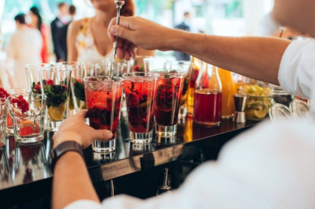 Private Bar Catering in Minneapolis: How to Plan a Memorable Event Bar Experience