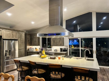 How to Choose the Right Range Hood for a Large Kitchen