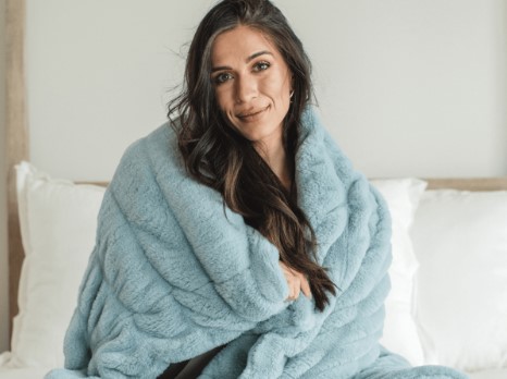 A Complete Guide to Plush Blankets for Everyday Comfort and Warmth