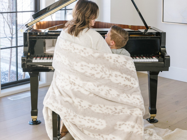 Soft Minky Blankets: How to Choose an Aesthetic Cozy Blanket